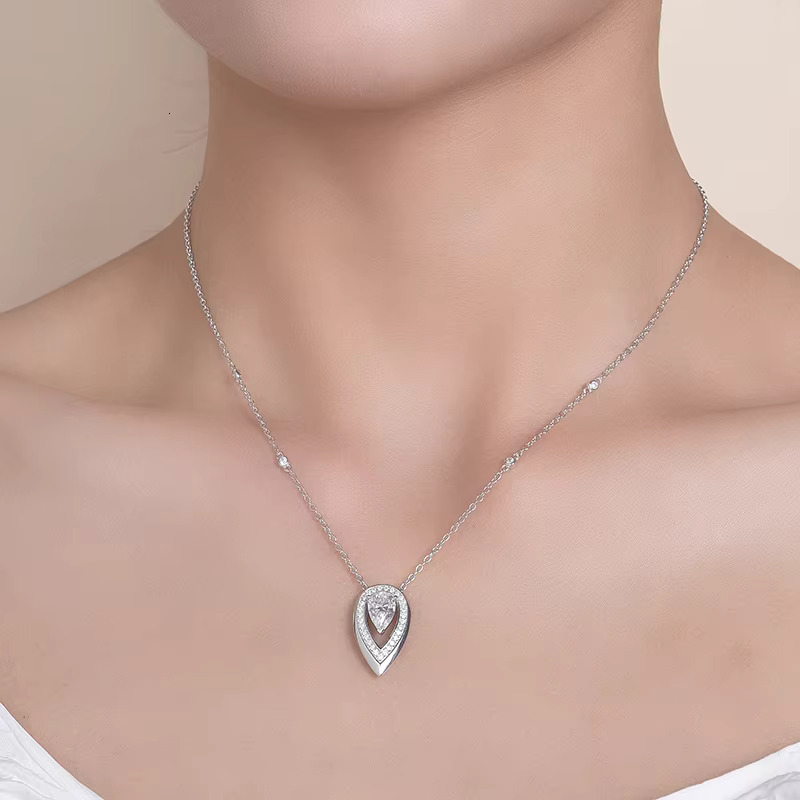 Fashion Jewelry Pendants Sier Water-drop Shaped Moissanite Necklaces