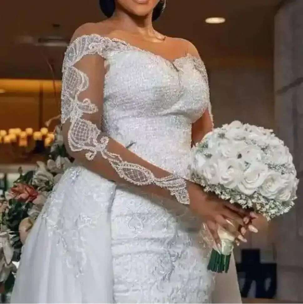 Customized Scoop Neck Appliques Wedding Dress Detachable Train Vestido De Noiva Sereia Long Sleeves Vintage Bridal Gowns