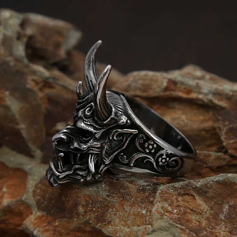 Vintage Unique Domineering Skull Ring Gothic Stainless Steel Mask Rings for Men Fashion Amulet Halloween Jewelry Gifts WholesaleXJ250219