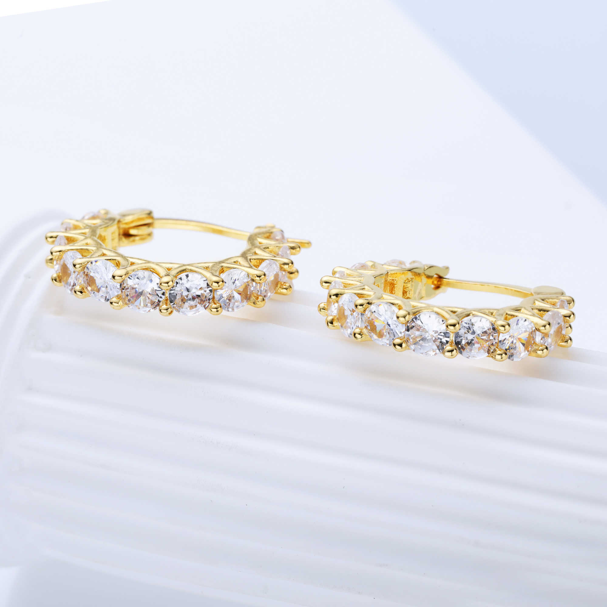 2023 Latest Daily Uses Ear Jewelry 10k/14k/18k Solid Gold GRA D White Huggie Hoop Moissanite Earrings