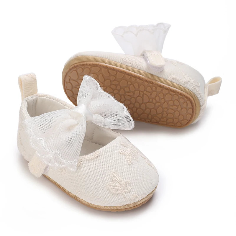 Cute White Lace Baby Girl Princess shoes Baby Moccasins Moccs Shoes Bow Fringe Rubber Soled Non-slip Footwear Crib Shoes 250219