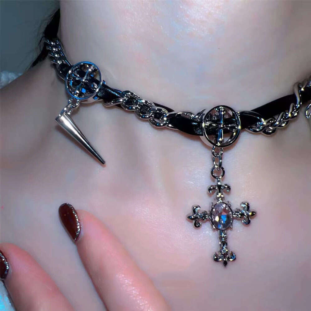 Punk dark style dia studded cross necklace jewelry, spicy girl gothic versatile niche design neck collarbone chain