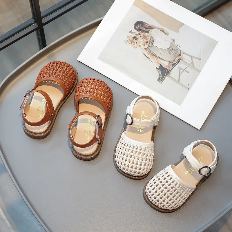 Kids Sandals for Girls Summer Princess Solid Color Cut-outs Flat Sandals Fashion Causal Children Toe-capped School Beach Sandals 250219