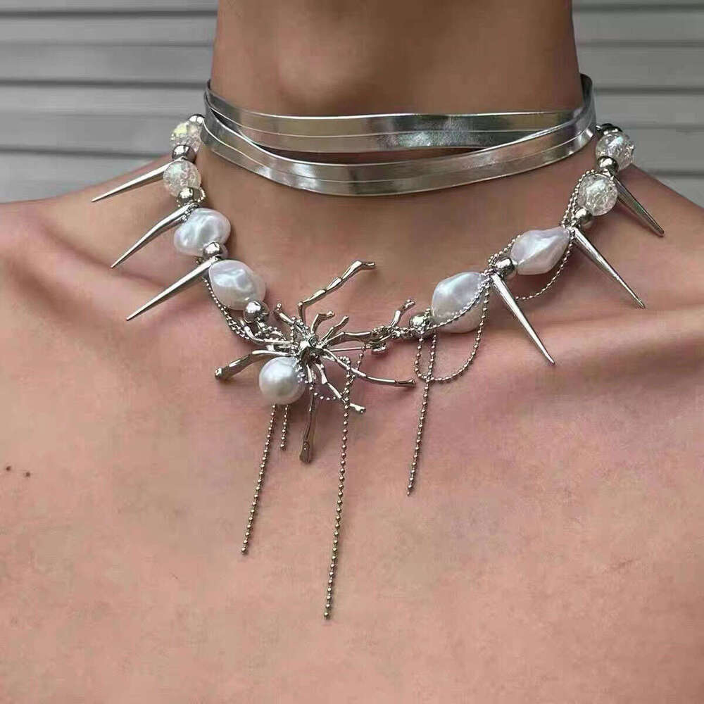 Spicy Girl Y2K Sweet Cool Crystal Pearl Necklace, Small and Design, High Grade Choker Neckchain, Collar Chain, Female