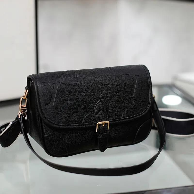 New Luxurys designer bag Diane Baguette Women Cross body Canvas Strap Shoulder Bags hobos bags Wallets card holder totes leather clutch purse women tote bag hangbags