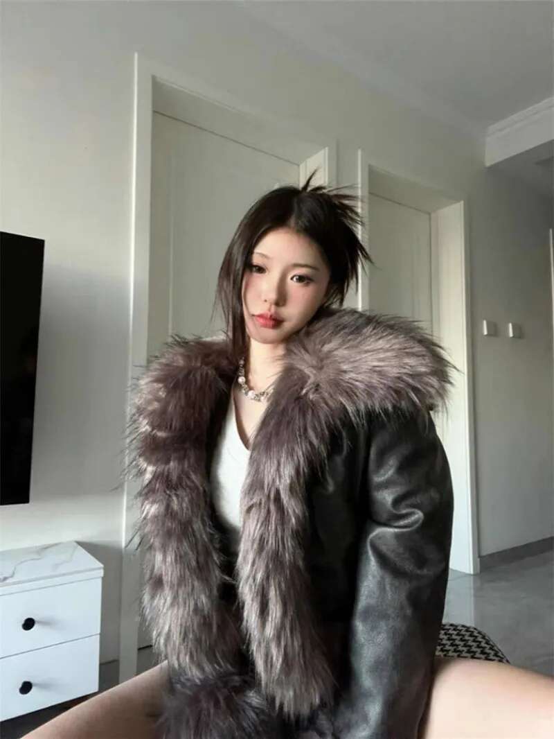 Korean Version Premium Fur Integrated Plush Jacket for Women's Winter New Thick and Warm Short Motorcycle Coat Female Clothing