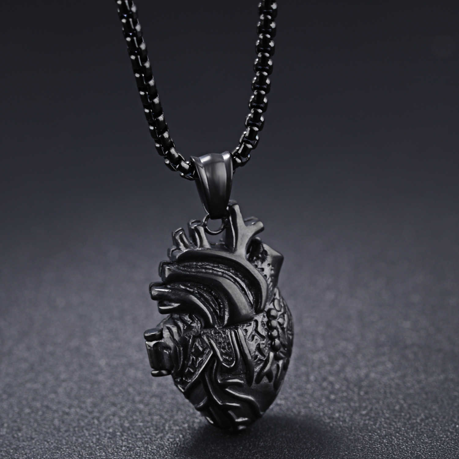 Pendant Necklaces Japanese and Korean fashion personality popular heart pendant jewelry street hip-hop trend versatile titanium steel necklace for men