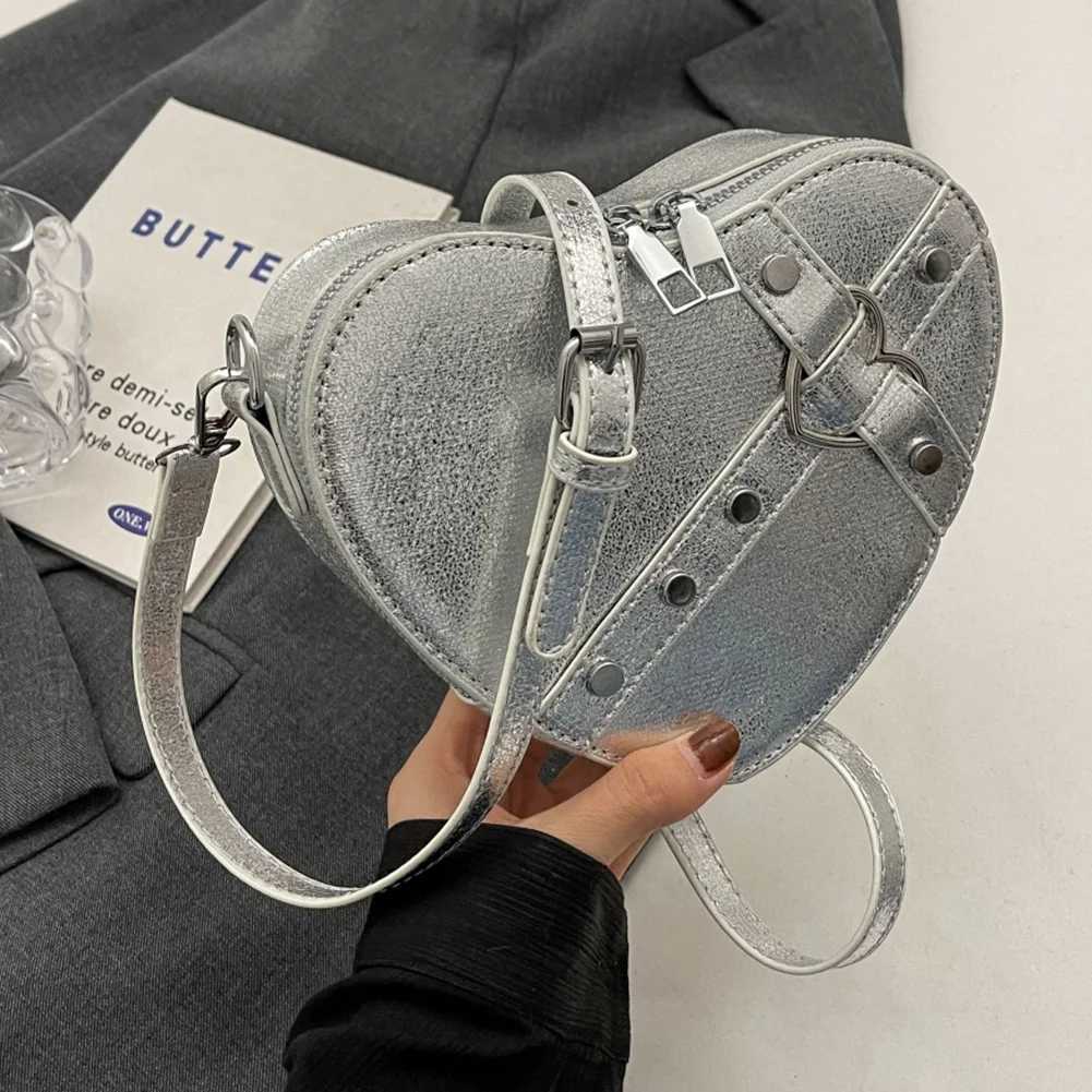 Womens heart-shaped hanging bag PU leather careful bag solid color adjustable shoulder strap womens outdoor bag Y250218