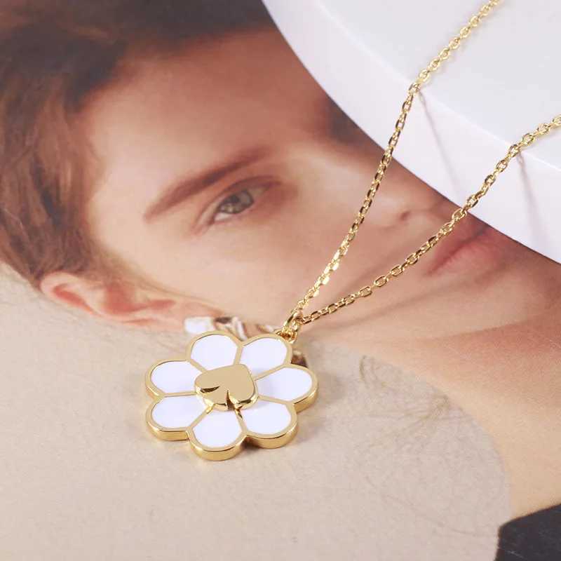 Pendant Necklaces KS European and American New Simple Classic Versatile Fashion Enamel Daisy Flower Heart Necklace J250217MF57