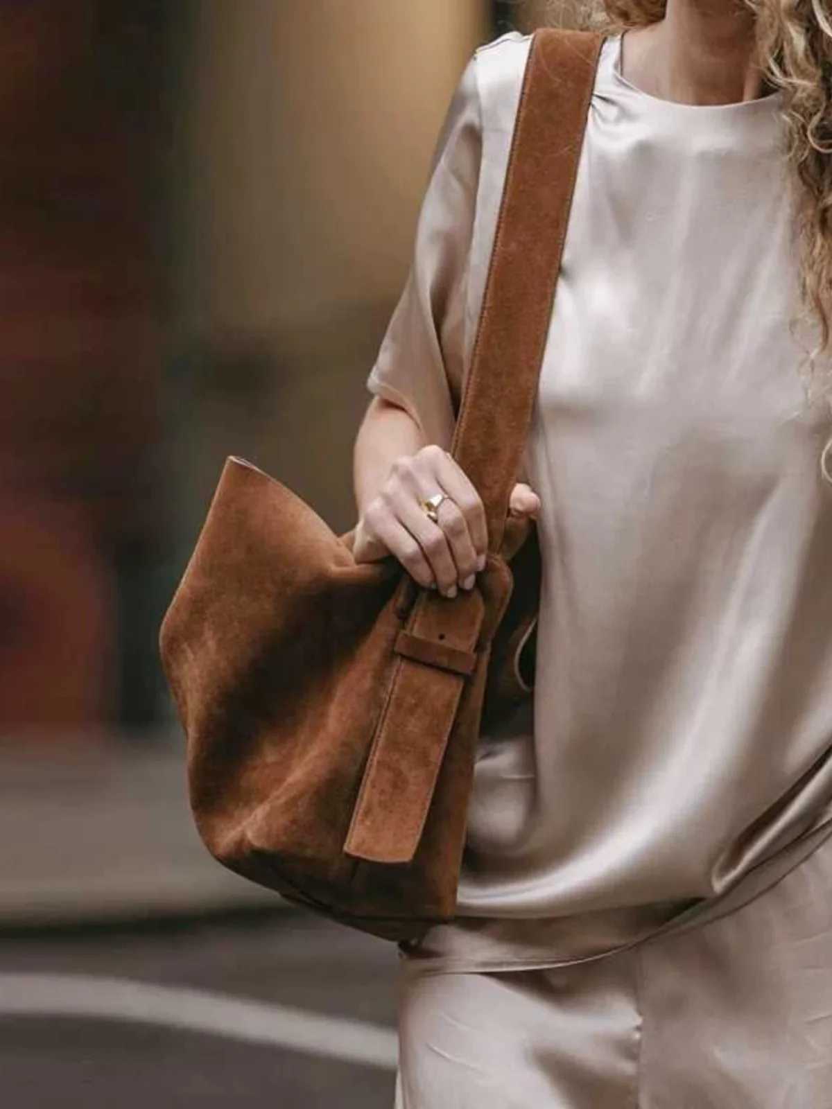 Faux Suede Tote Bags For Wen Luxury Designer Handbag And Purse 2024 New In Vintage Large Capaci Chain Cmuting Shoder Z250326