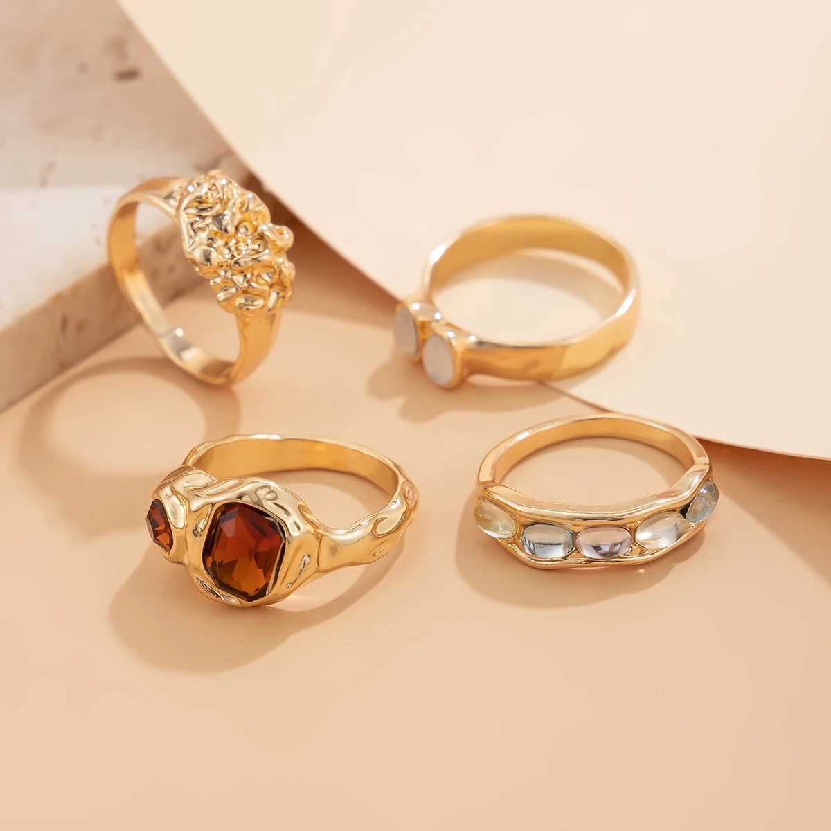 KunJoe 4Pcs Retro Red Rhinestone Crystal Ring Set suitable for Wenpunk Classic Gold Gitril Round Finger Rings Womens Jewelry X250220