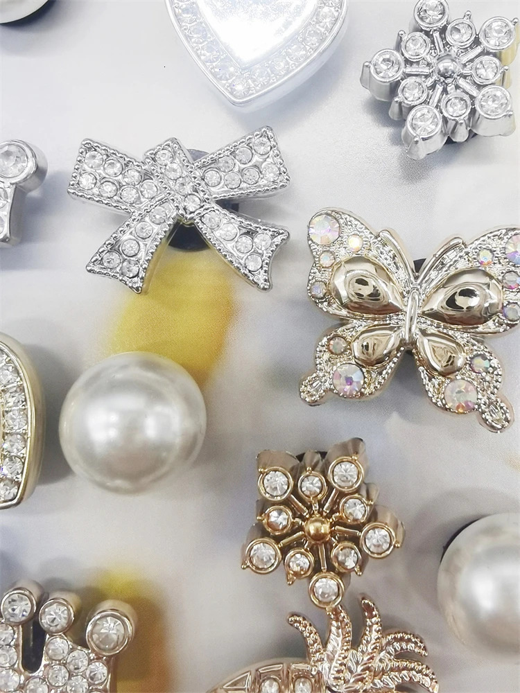 16PCS Rhinestone Pineapple Shoe Charms ABS Bling Crown Shoes Decorations Accessories DIY Lovely Silvery Clips Fit Sandals 250219