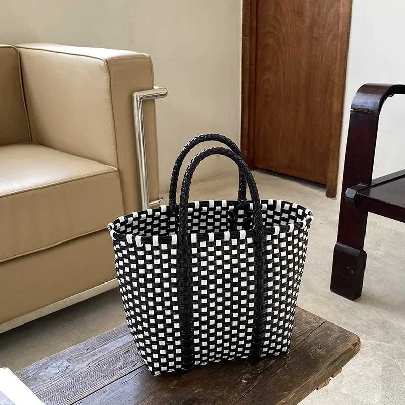 2023 New Vegetable Basket Summer Fashion PVC Handbag Hand Woven Bag Patchwork Striped Tote Beach Bags Z250219