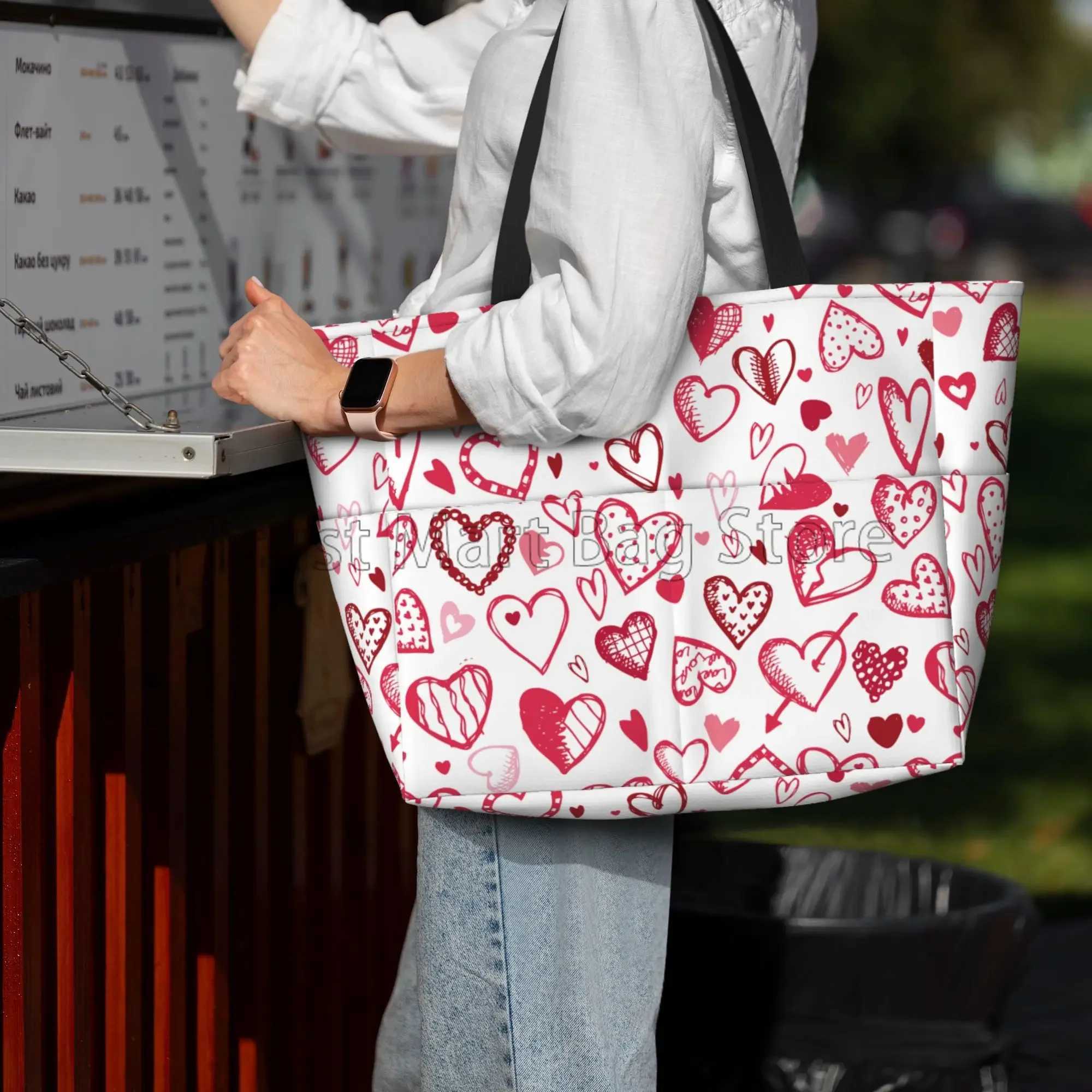 Large waterproof beach bag pink heart-shaped cute beach handbag with zipper suitable for womens travel vacation swimming Z250219