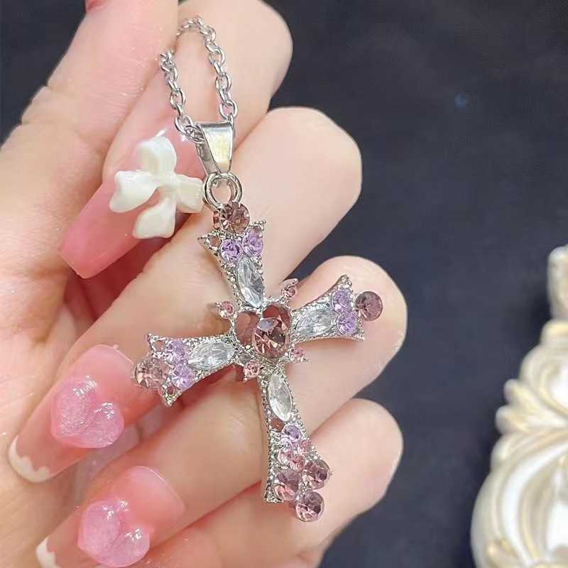 Pendant Necklaces 2024 New Bohemian Sweet Cool Style Spicy Girl Cross Necklace Female Heavy Industry Diamond Set Two Cross Necklaces H25219