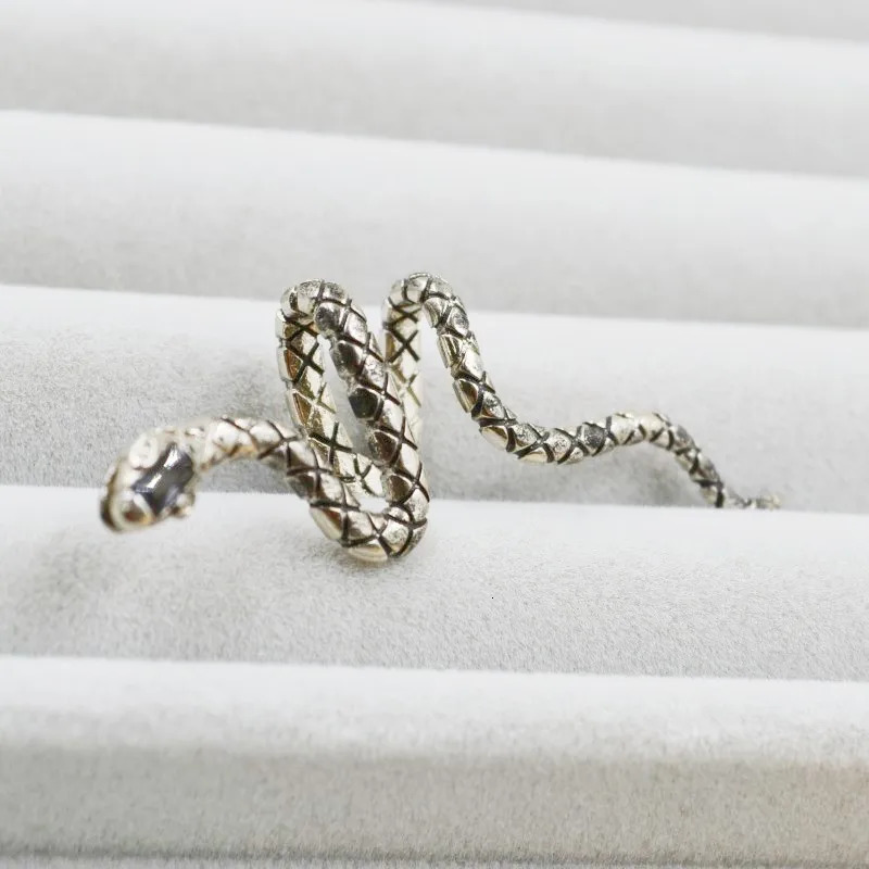 20 snake shaped PUNK EMO earrings cuff earrings packaging clip on earrings clip on female/male non perforated jewelry 250220