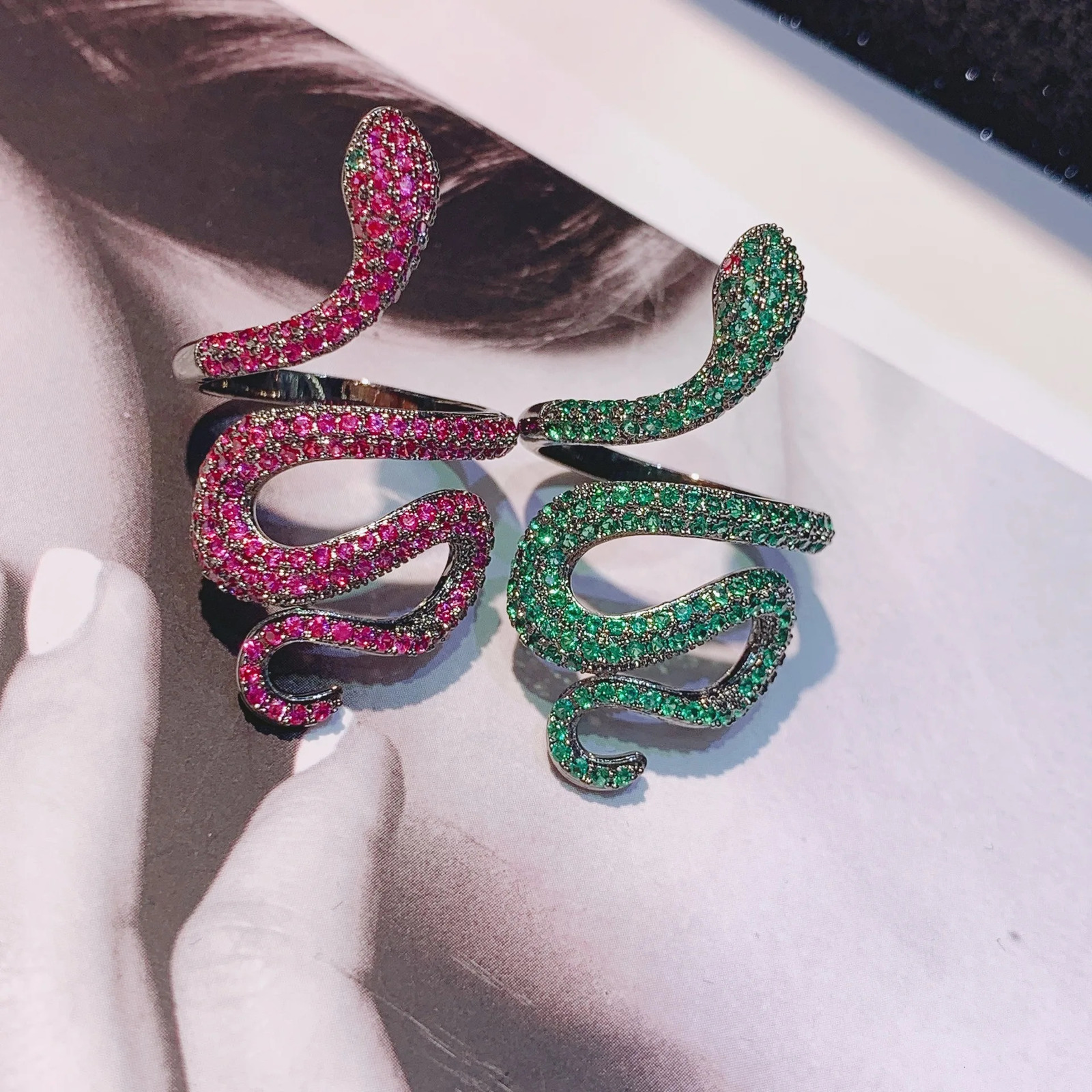 Fashion Adjustment Green Snake Ring for Women 250220