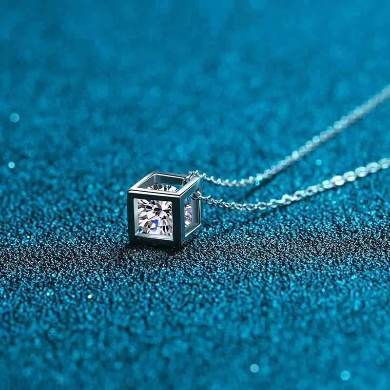Silver 0.5-1 Carat Square Moissanite Pendant Necklace Excellent Cut Diamond Test Passed D Color High Clarity Moissanite ChainXJ250219