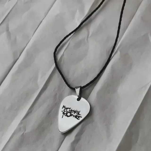 My Chemical Romance Cosplay Stainl Steel Necklace Men Women Rock Band Guitar Pick Pendant Choker Jewelry Accories GiftsXJ250219