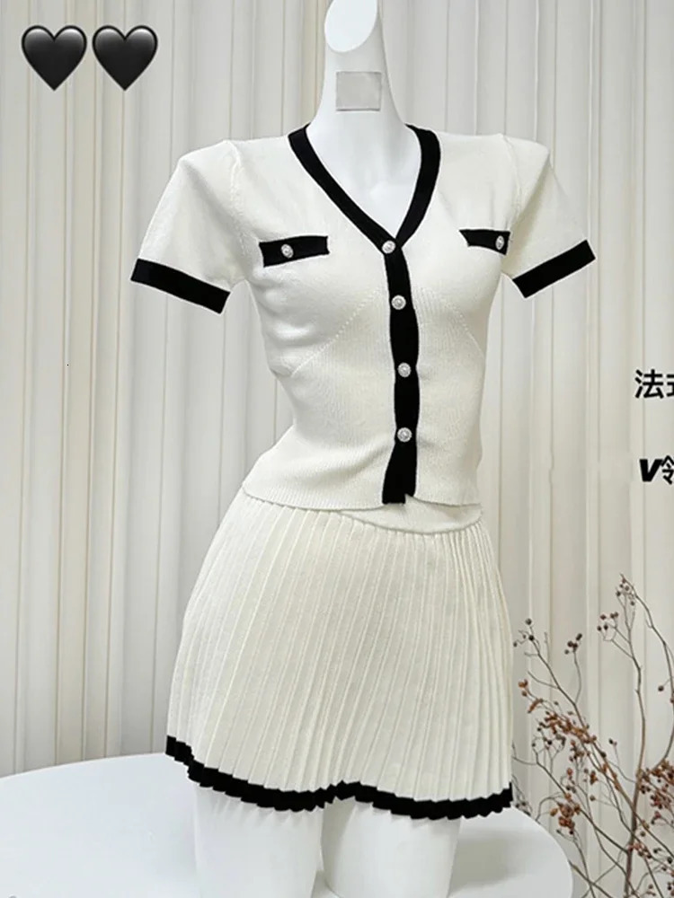 Summer Women French Retro Vacation Old Money Knit Suit Outfits 2 Piece Set Contrast Color Short Sleeve Top Mini Pleated Skirt 250220