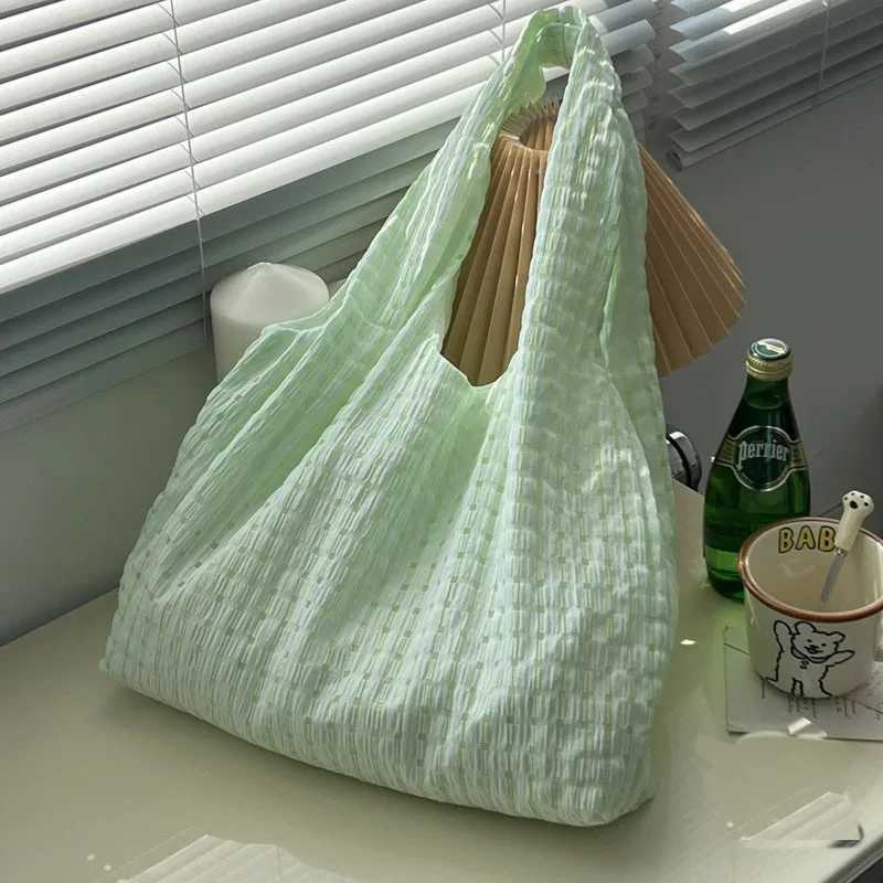 Ins Womens Casual Canvas Bag Hollow Grid Small Fresh Girls Tote Bag Large Capacity Outdoor Street Womens Shoulder Bag Z250219