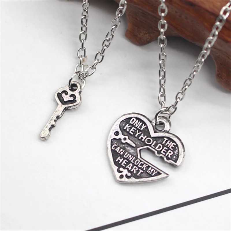 ZRM Fashion Heart Necklace With Letters ONLY THE KEYHOLDER CAN UNLOCK MY HEART Necklace Pendant For Girlfriend Boyfriend GiftXJ250219