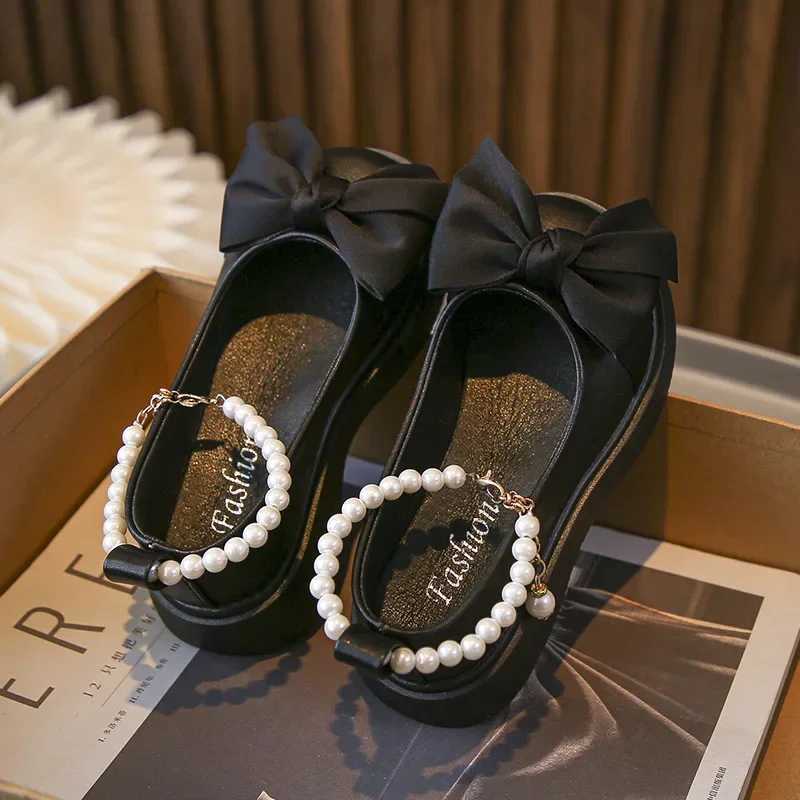 Childrens Fashionable Black Leather Shoes with Pearl Chain Bow Cute Girl Mary Janes 2023 New Kids Versatile Wedding Party Shoes X250220
