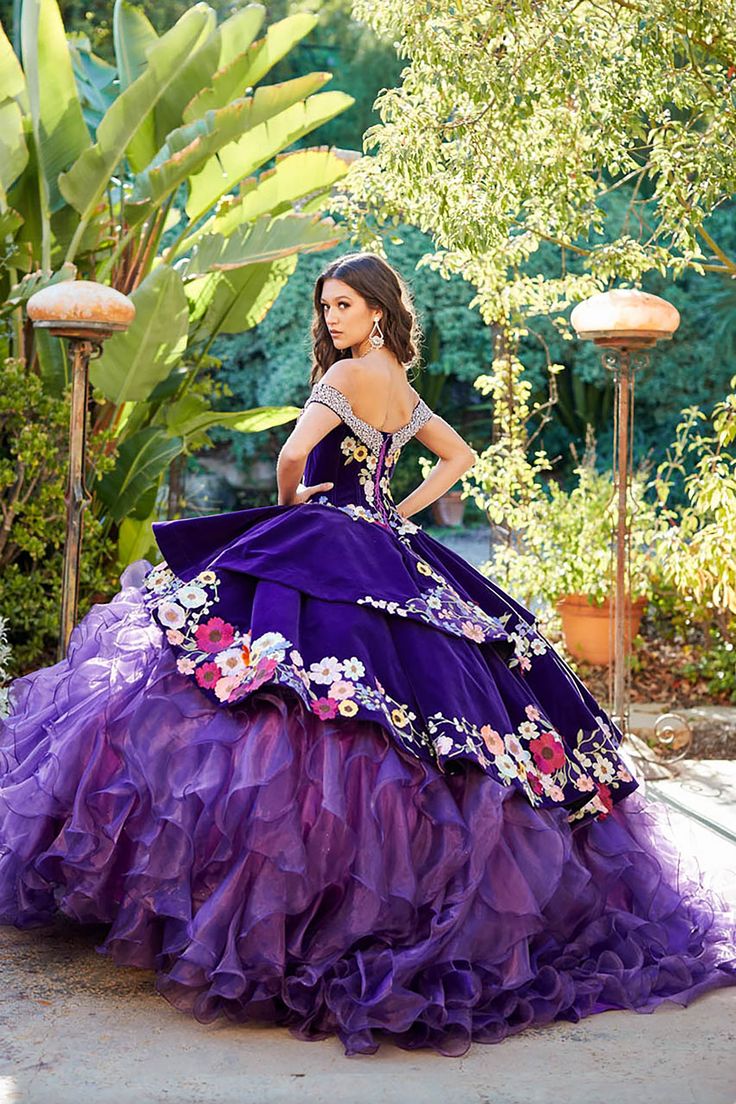 Classic Purple Quinceanera Dress Beaded Off Shoulder Colorful Embroidery Lace Appliques Ruffle Organza And Velvet Long Sweet 16 Dresses Special Occasi