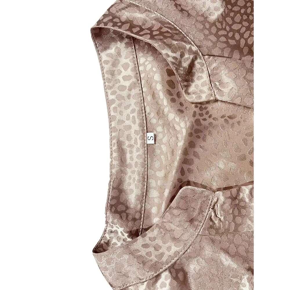 Women's Fashionable And Elegant V-Neck Leopard Print Short Sleeved Commuting Shirt Casual Top