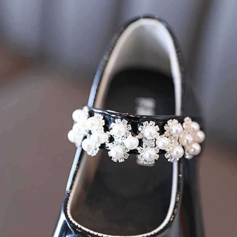 Girls patent leather shoes for wedding parties black and white school shoes childrens pearl princess shoes fashion version Mary Jens X250220