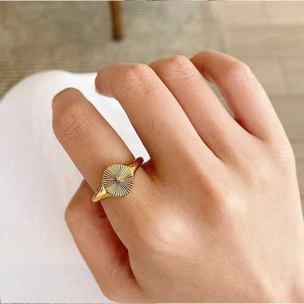 High Quality Wave Rings For Wen Minimalist Dainty Rays Texture Circle Ring Stainless Steel Signet Chunky De Ring X250220