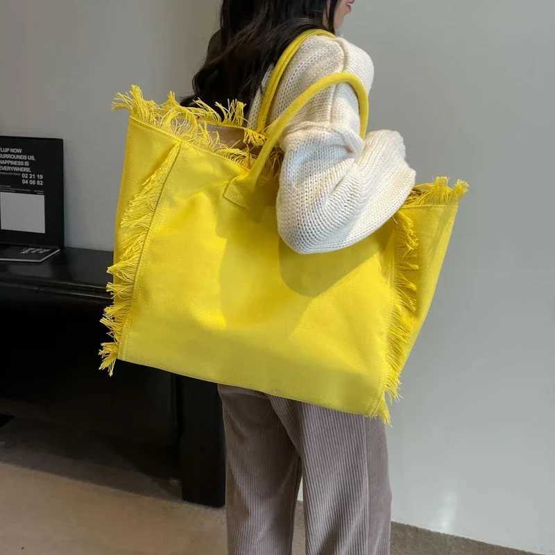 2025 New Fashion Womens Bag Simple Shoulder Bag High Quality Large Capacity Tote Bag Canvas Letter HOT SA LE Z250219