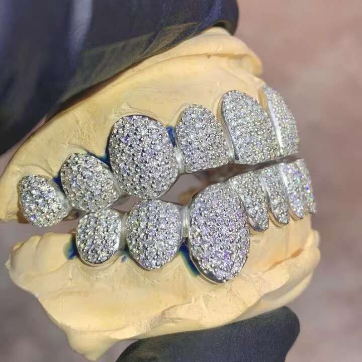 Pretty Moissanite Round Brilliant Cut Vvs Clarity Sparkg Dia Iced Out Sterg Sier Customize Tooth Grillz