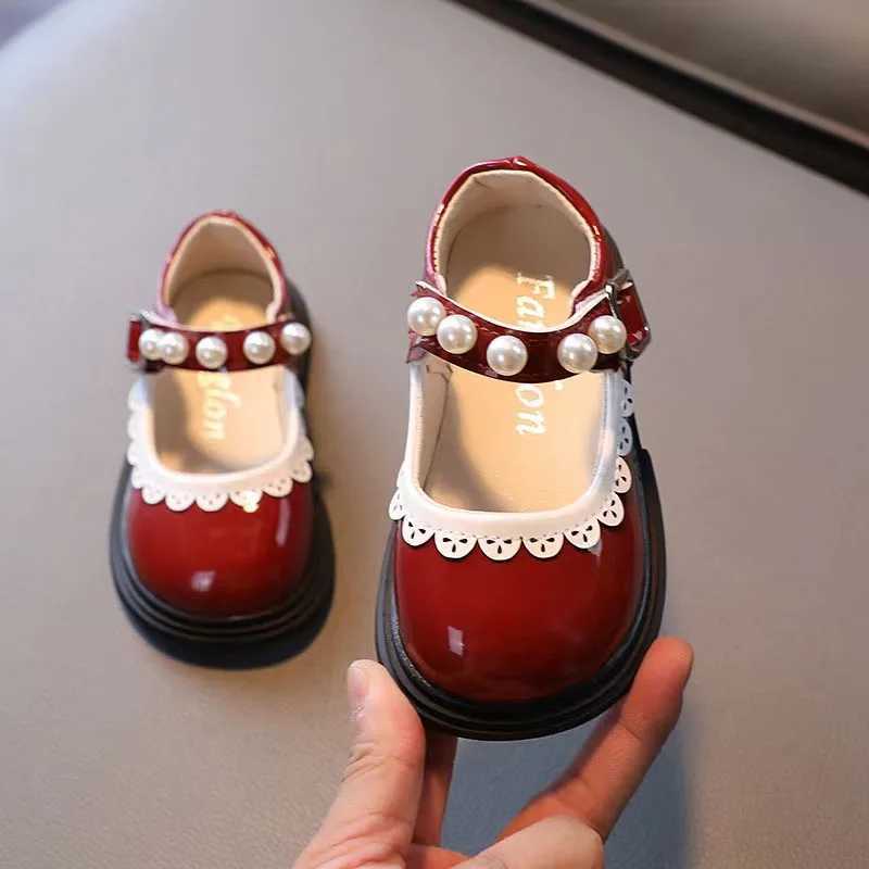 New School Girls Shoes Spring Summer Baby Girl Brightly Patent Leather Round Toe Shoes Princess Floral Bordered Mary Jane G12196 X250220