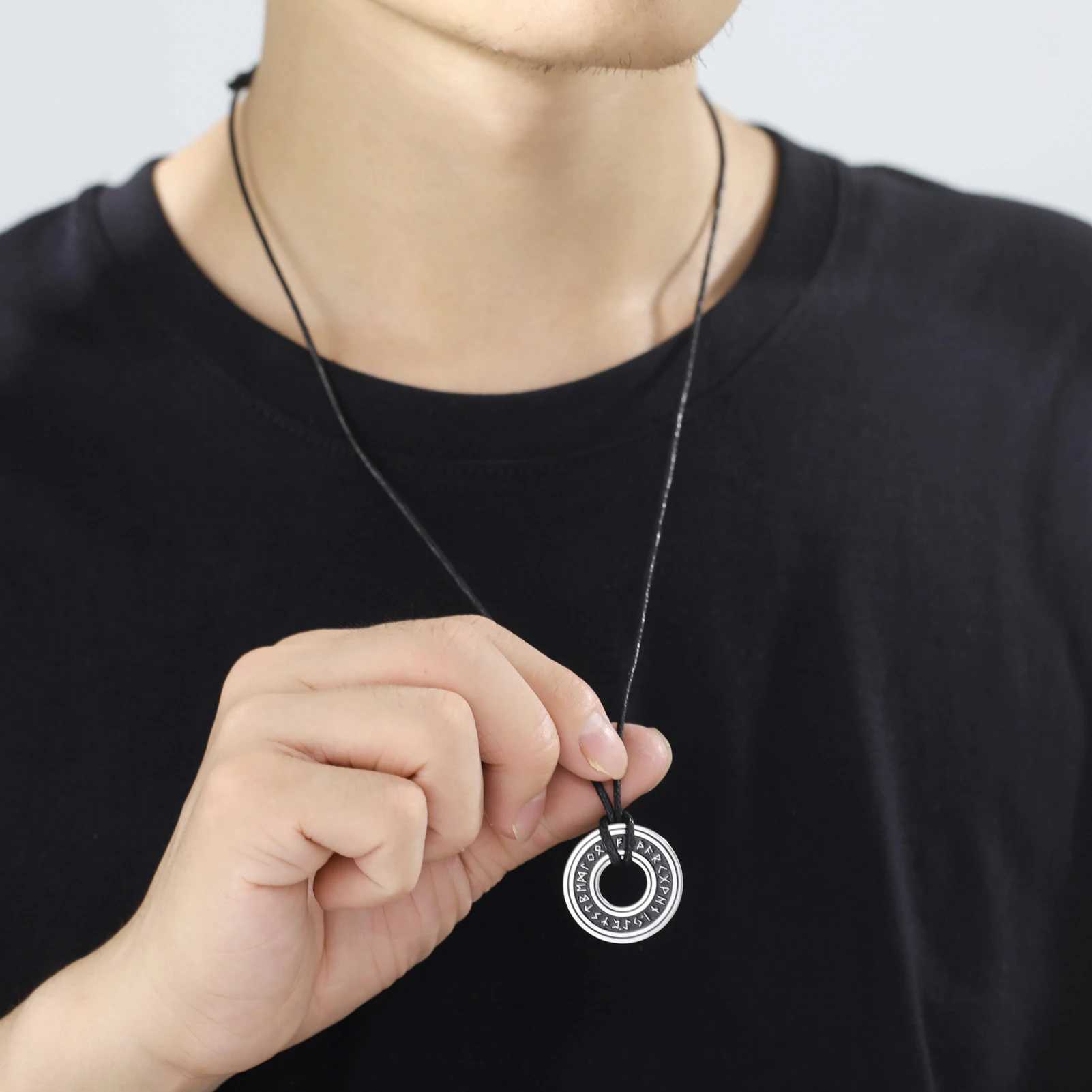 LIKGREAT Vintage Nordic Rune Necklaces for Men Stainl Steel Norse Runes Viking Jewerly Pagan Elder Futhark Pendant AmuletXJ250219