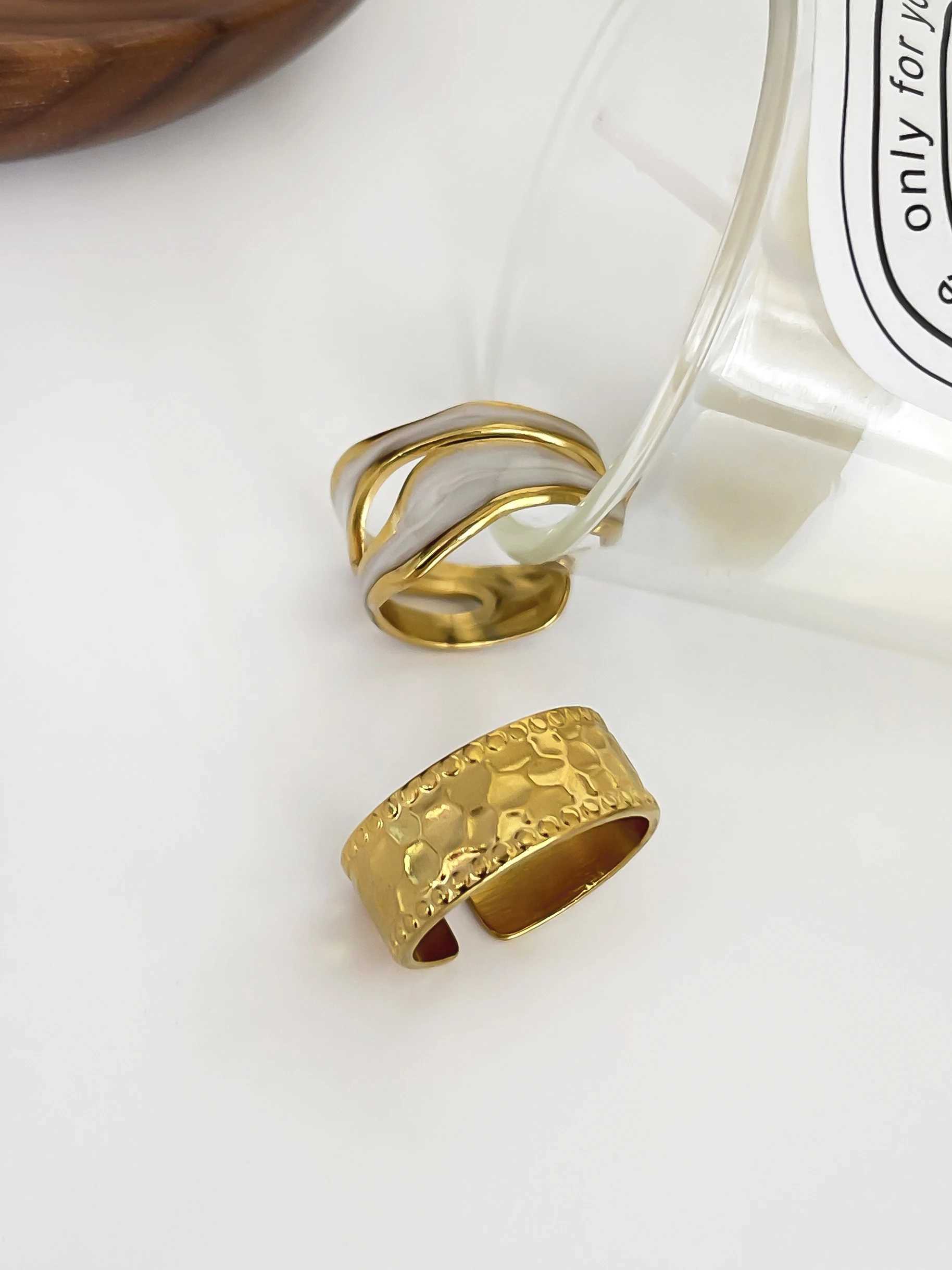 Perisbox Fashion Retro Double Enamel White Open Ring Used for Warm Stainless Steel Gold Plated Hammer Shaped Ring Adjustable Jewelry X2502201