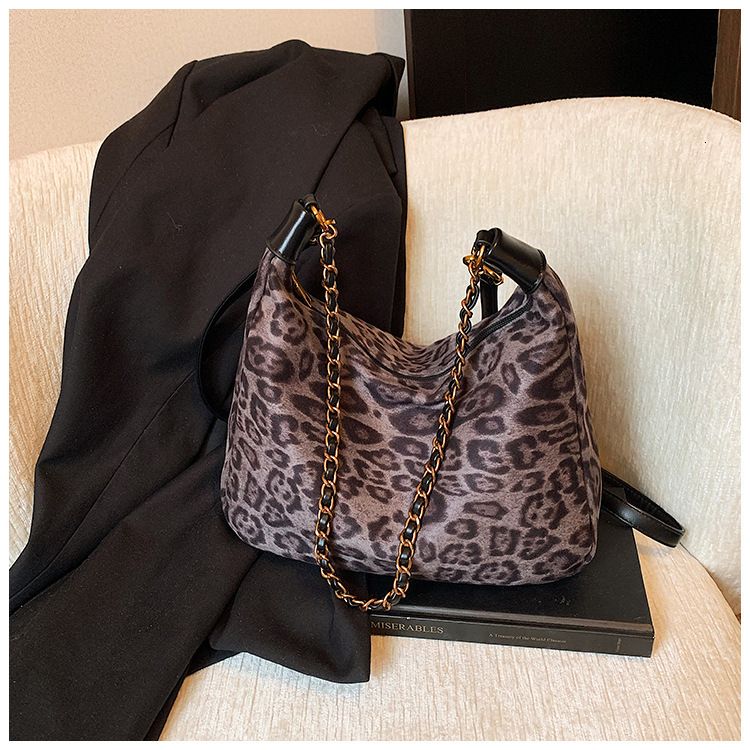 2025 new leopard print shoulder for women's commuting, high-end texture crossbody bag, niche and versatile chain armpit bag #swissmilitary