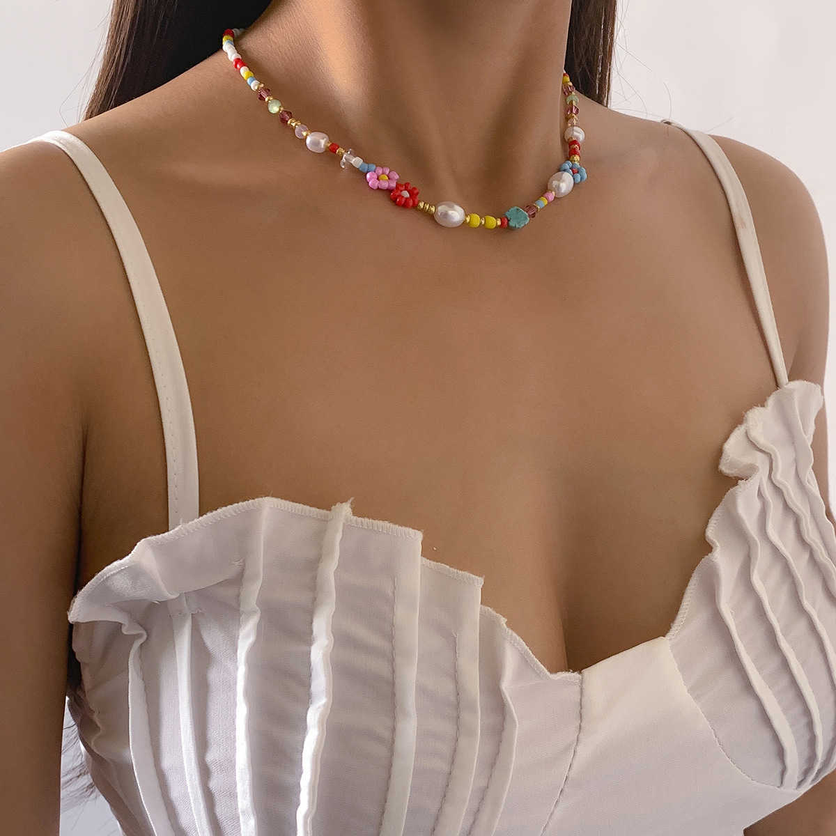 Pendant Necklaces Bohemian holiday style Daisy Flower Necklace simple color rice BEADS BEADED NECKLACE female H25219