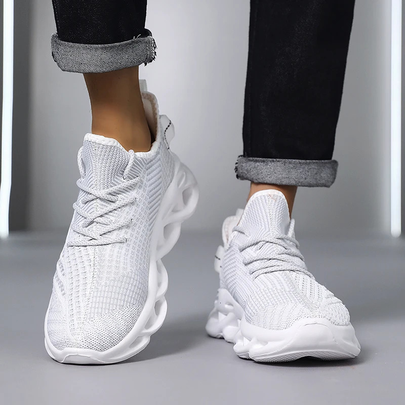 Selling Mens Running Shoes Breathable Sports Sneakers Outdoor NonSlip Couple Casual Comfortable 250219