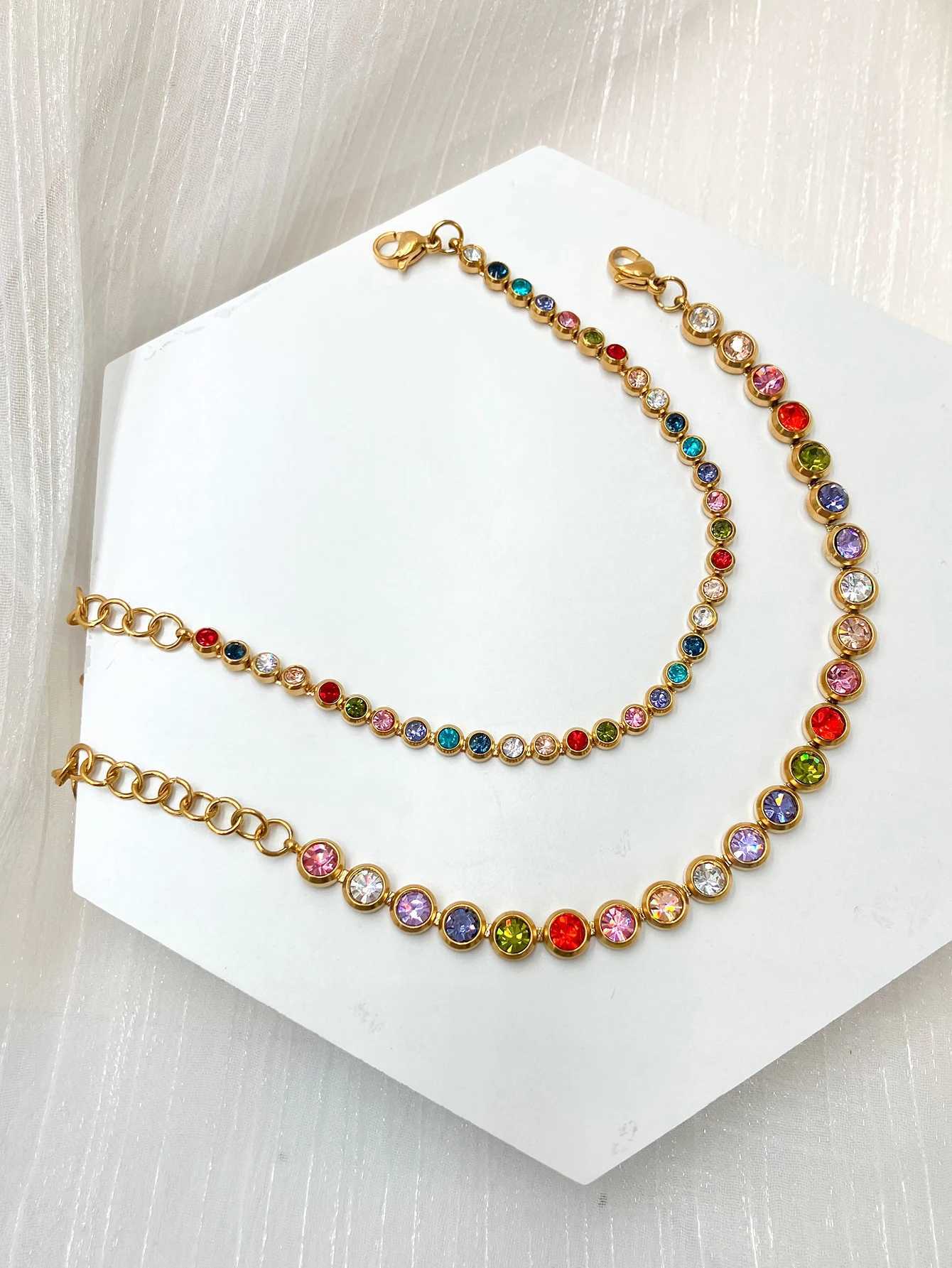 A pair of French retro and fashionable stainl steel womens colored zircon bracelets daily commuting gifts dating partiesXJ250219
