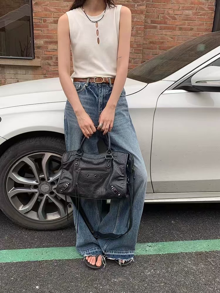 Free shipping 2025 designer Shoulder Bags Motorcycle Bag For womans flap rivet square handbag women crossbody tote bag