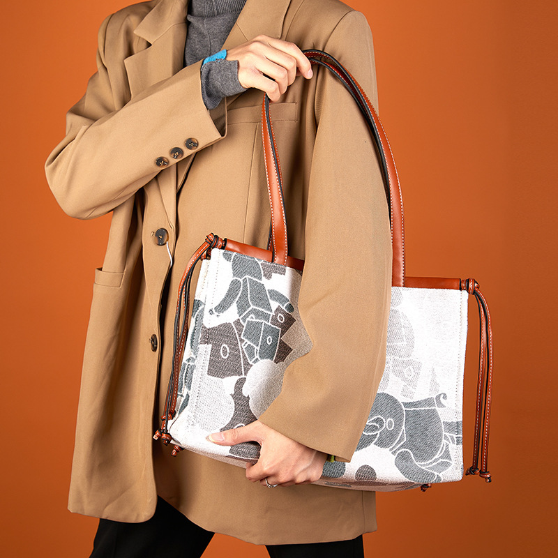 Tote 2025 New Fashionable Women's Simple Small Fresh Contrasting PU Armpit Shoulder Commuting Large Bag