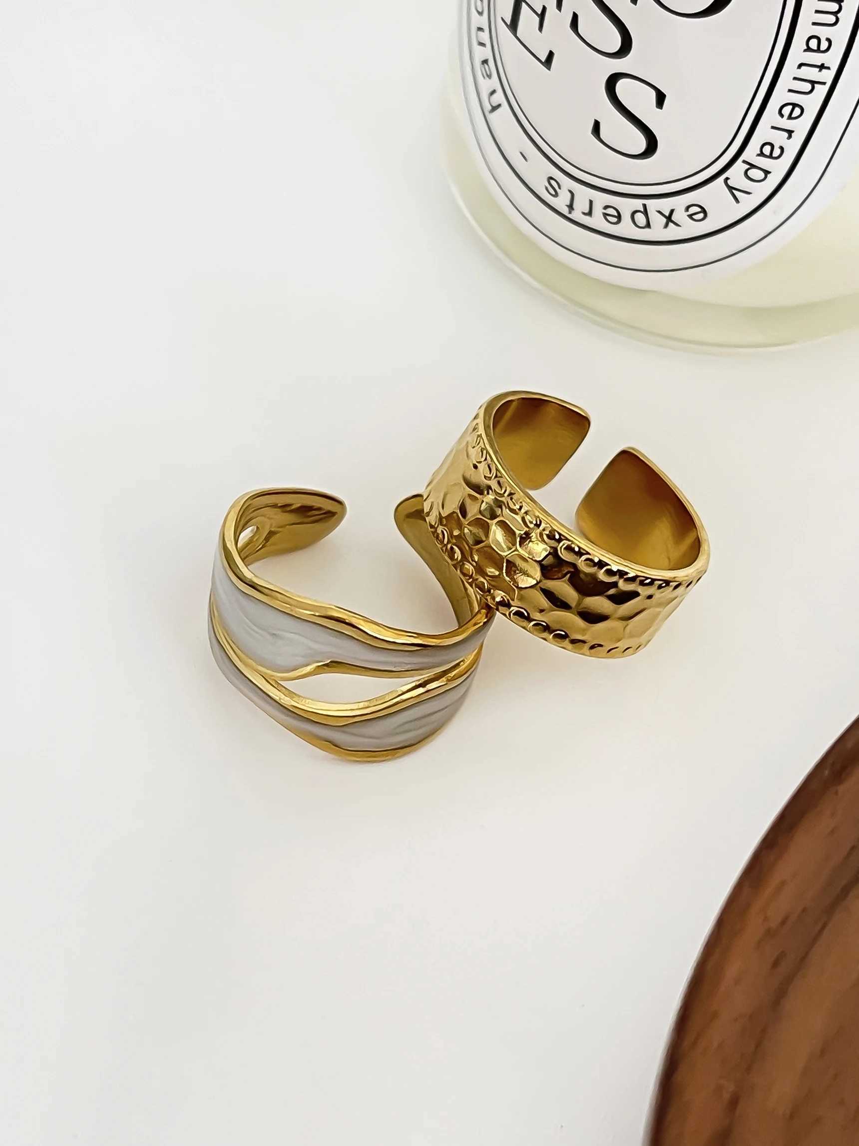 Perisbox Fashion Retro Double Enamel White Open Ring Used for Warm Stainless Steel Gold Plated Hammer Shaped Ring Adjustable Jewelry X2502201