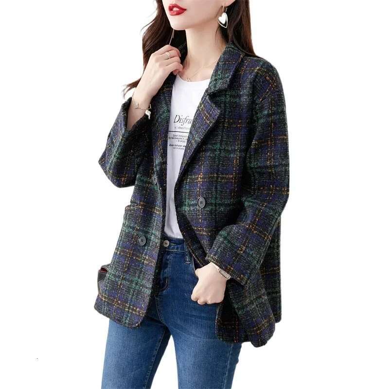 2024 Spring New Women's Petite Plaid Woolen Jacket High-End British Style Narrow Overcoat V-Neck Patterned Coat From China