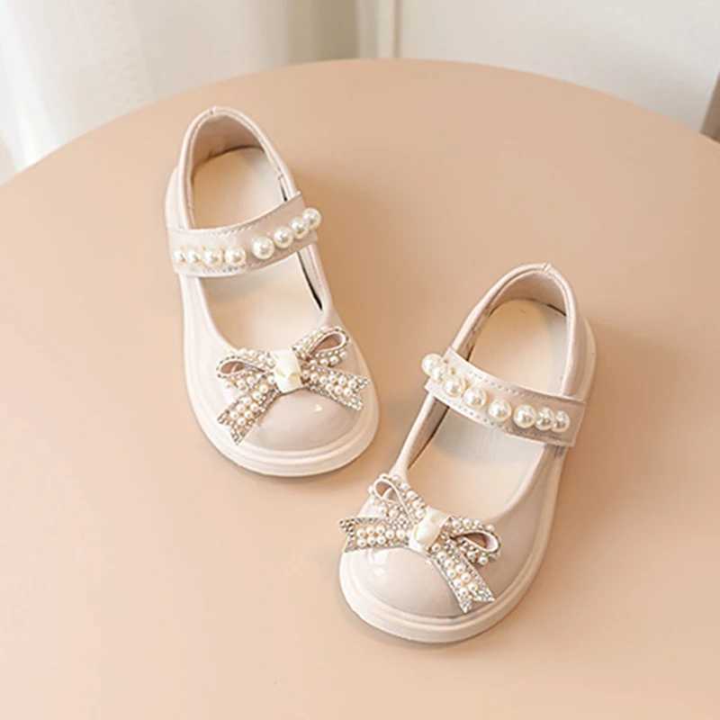 2024 New Childrens Fashion Princess Shoes Cute Pearl Bow Casual Shoes Childrens Girls Retro Patent Leather Performance Shoes X250220