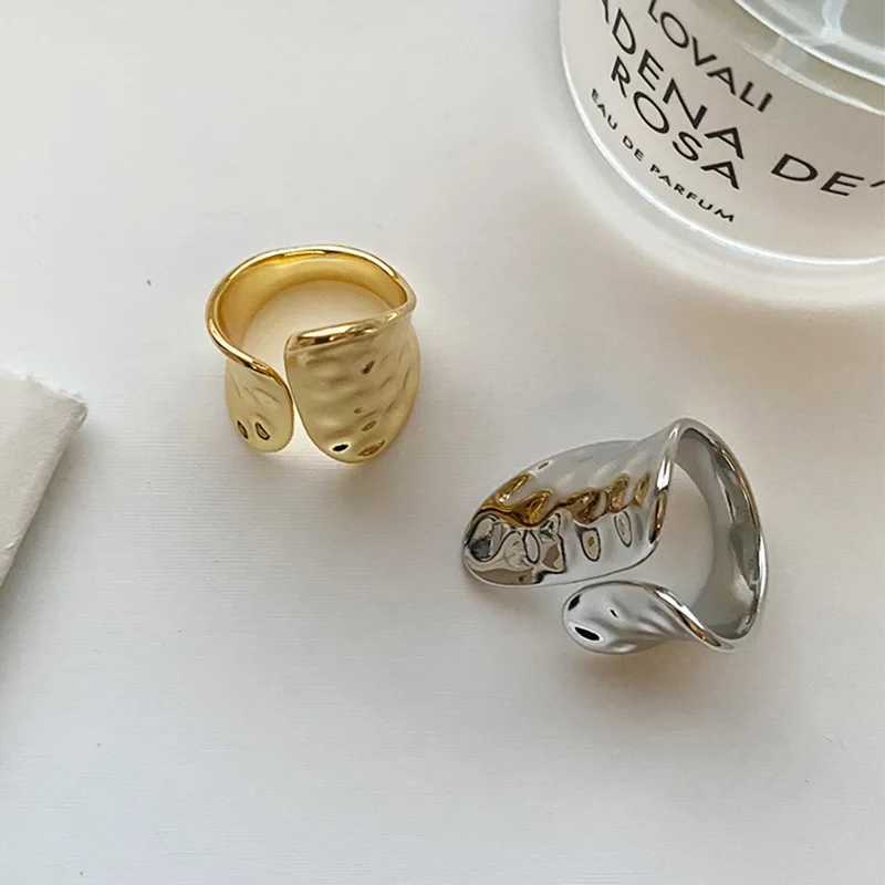 The new minimalist gold ring is a jewelry gift for the Wen couples new fashion retro punk Irregar Geely birthday party X250220