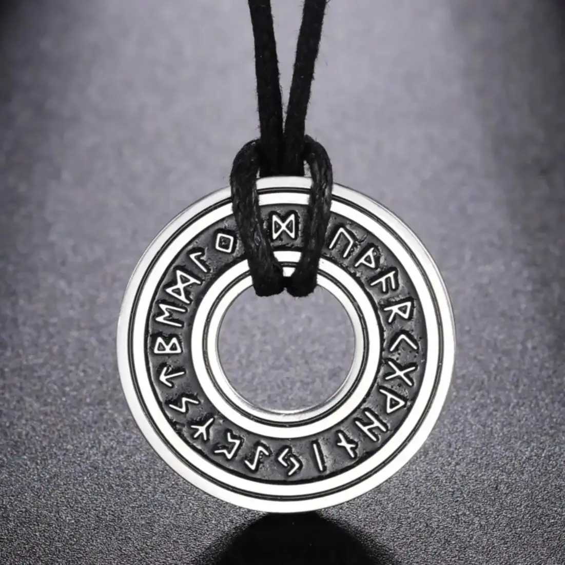 LIKGREAT Vintage Nordic Rune Necklaces for Men Stainl Steel Norse Runes Viking Jewerly Pagan Elder Futhark Pendant AmuletXJ250219