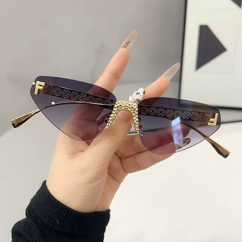 Sunglasses Female Summer UV Protective Sunglasses Men Drive 2025 Trend New Fashion Round Face Net Red Glasses