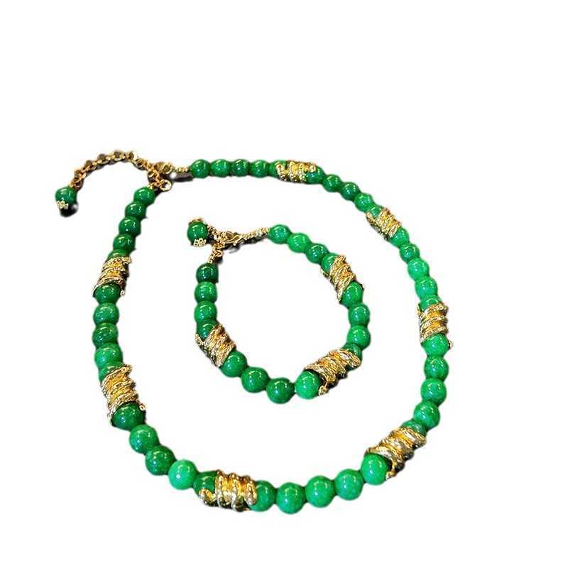 Charm Bracelets Three dimensional red green glass bead temperament bracelet necklace earring set for autumn and winter womens high-end feeling H25220