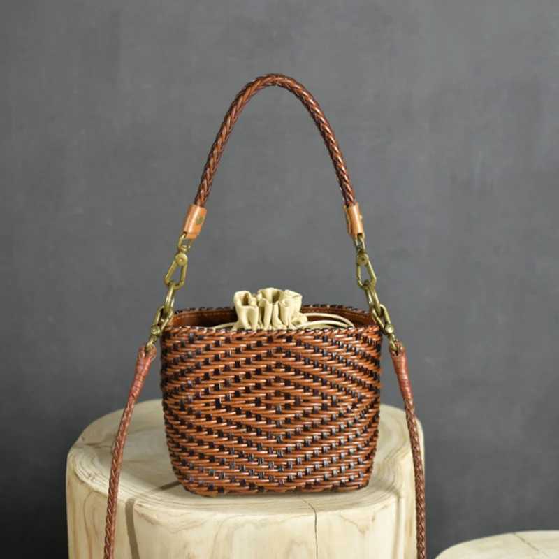 Autumn and winter new womens horizontal bag Japanese small square bag handmade woven personalized womens bag Z250219